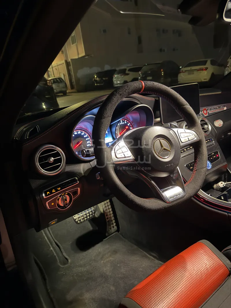 2015 مرسيدس - بنز سي 63إٍس أي إم جي