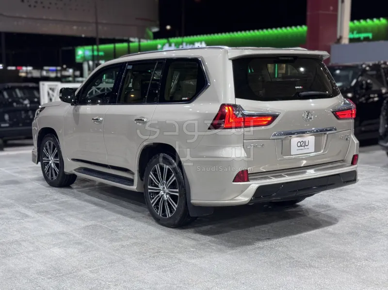 2019 لكزس إل إكس 570 اس