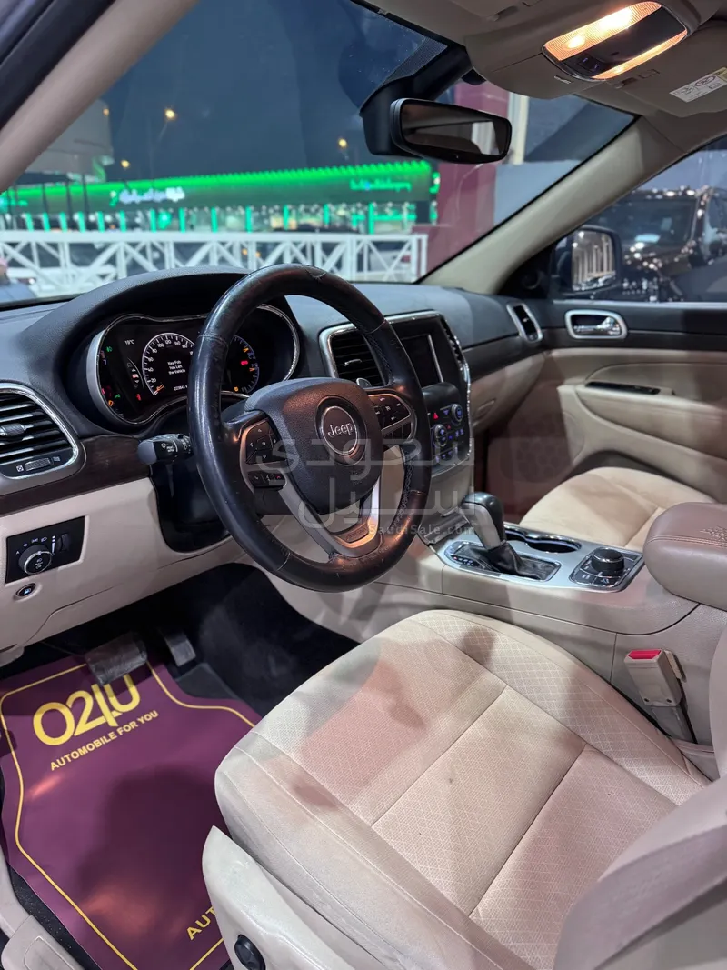 2018 جييب جراند شيروكي لاريدو