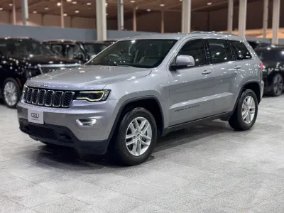 2018 جييب جراند شيروكي لاريدو