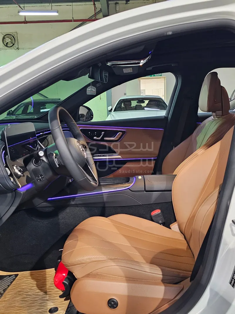 2025 مرسيدس - بنز إي 200