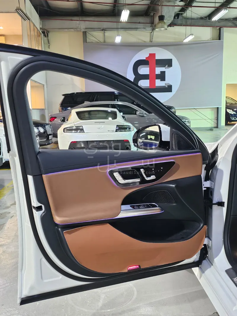 2025 مرسيدس - بنز إي 200