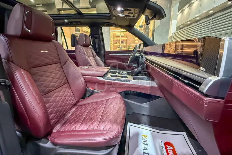 2025 كاديلاك اسكاليد