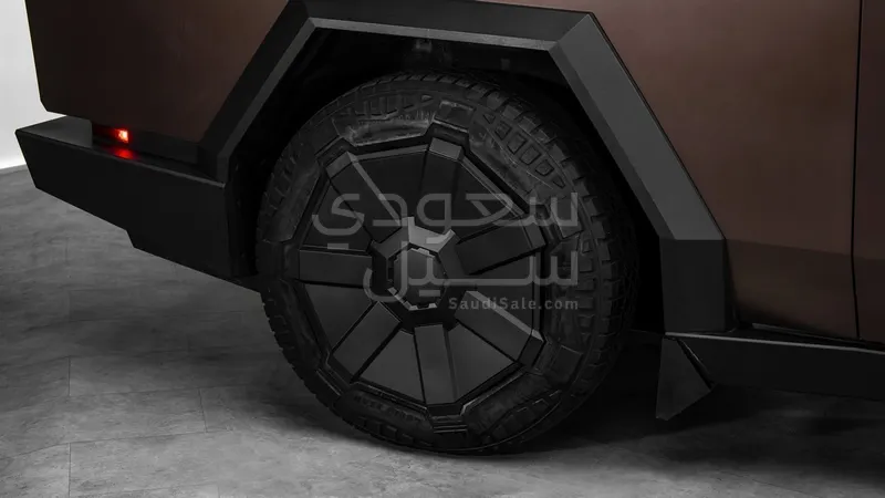 2024 تيسلا سايبر تراك