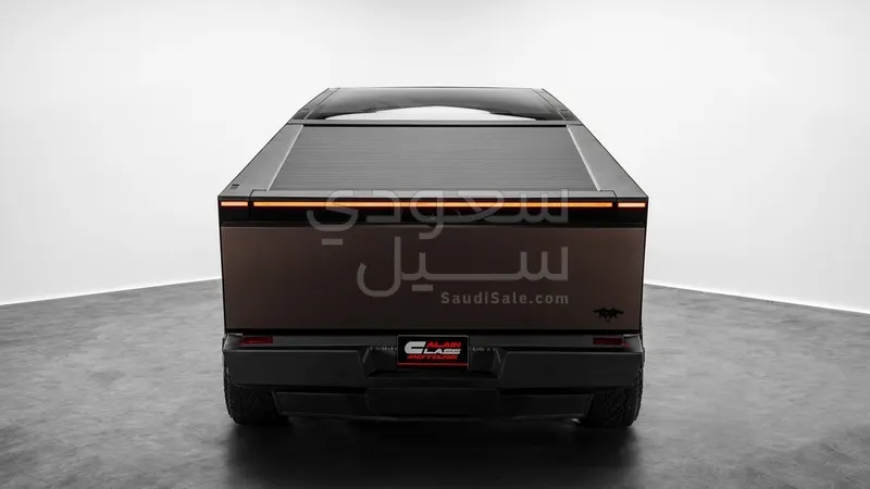 2024 تيسلا سايبر تراك