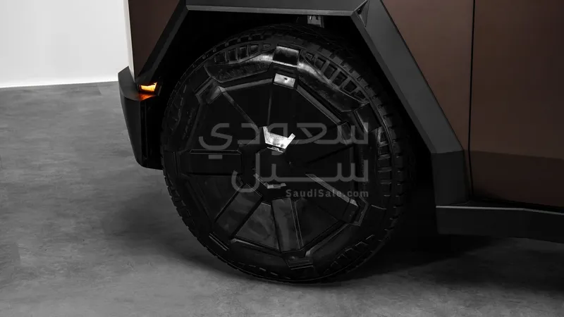 2024 تيسلا سايبر تراك