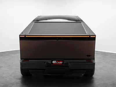 2024 تيسلا سايبر تراك