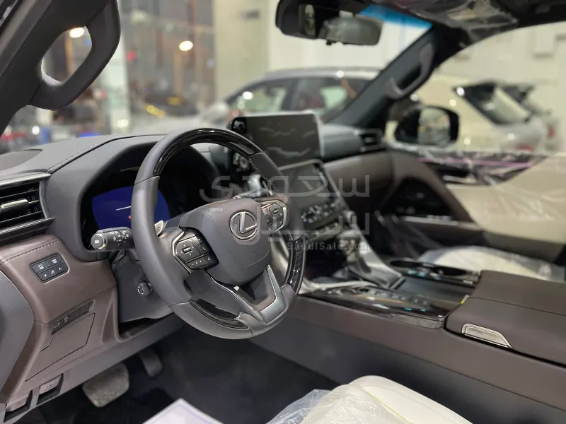 2026 لكزس إل إكس 600