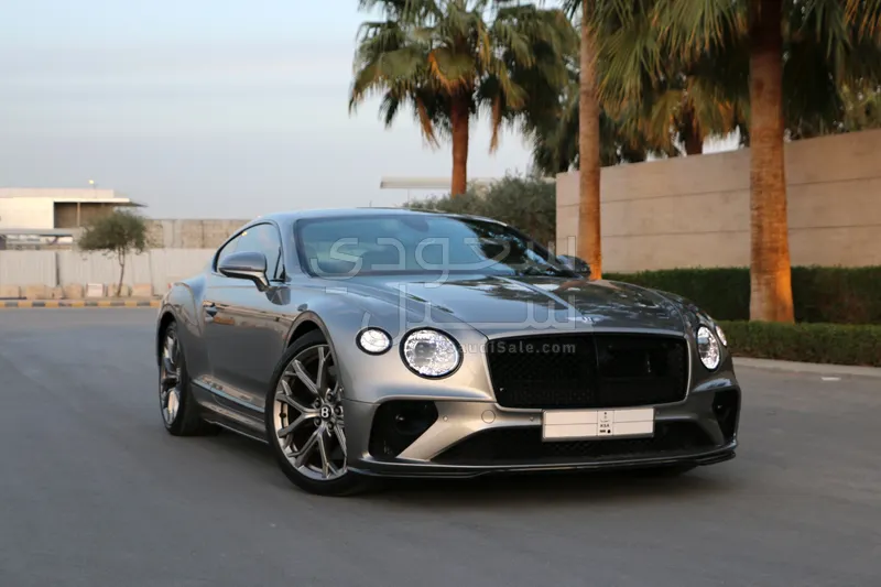 2023 بنتلي جي تي في 8 اس