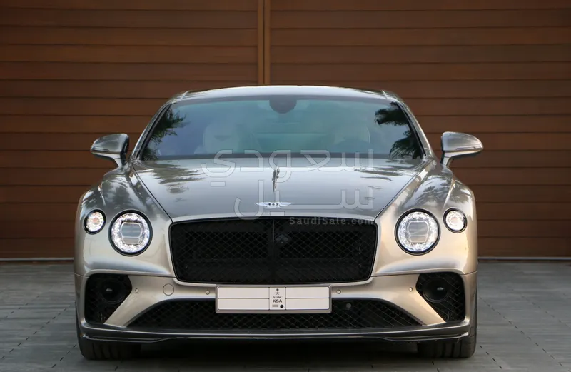 2023 بنتلي جي تي في 8 اس