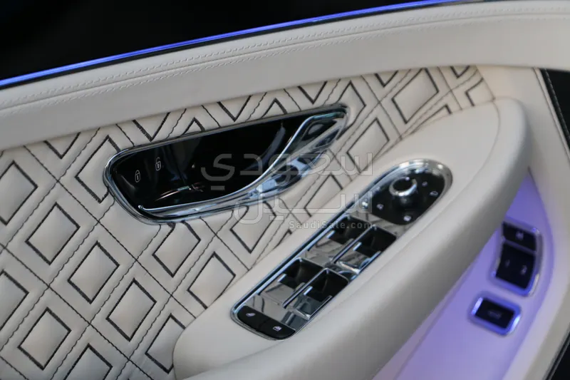 2023 بنتلي جي تي في 8 اس