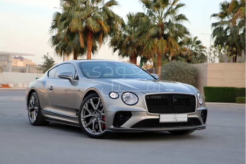 2023 بنتلي جي تي في 8 اس