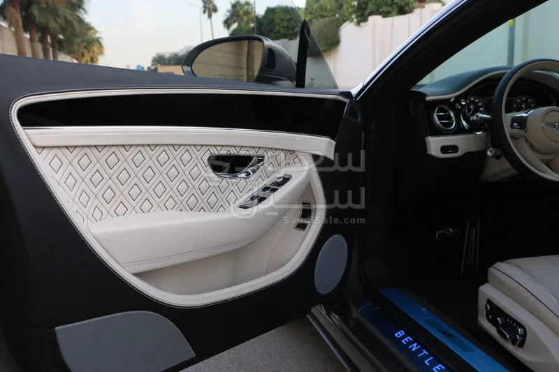 2023 بنتلي جي تي في 8 اس