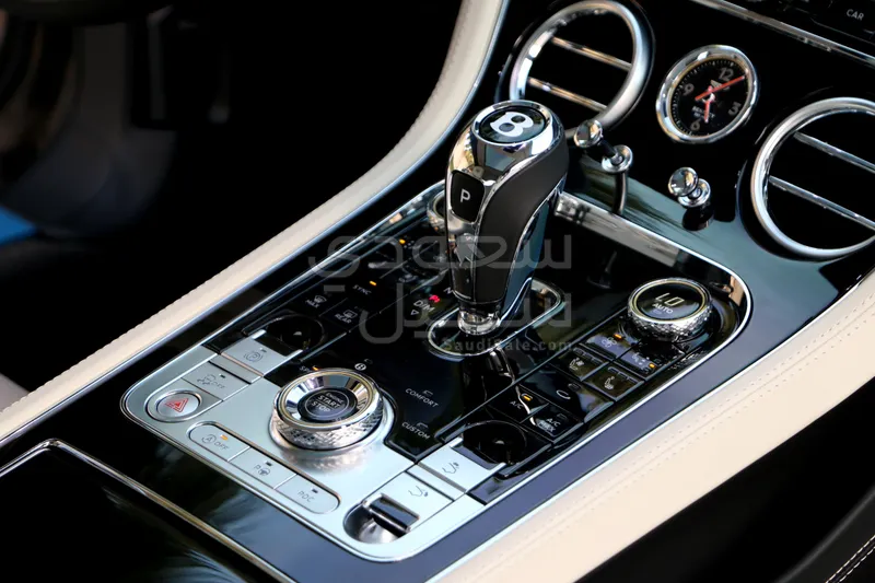 2023 بنتلي جي تي في 8 اس