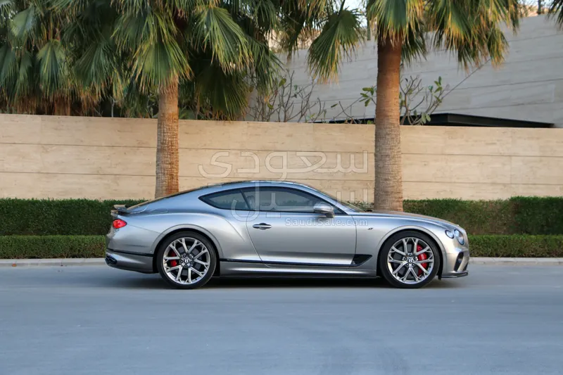 2023 بنتلي جي تي في 8 اس