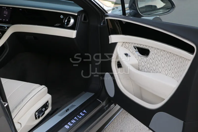 2023 بنتلي جي تي في 8 اس