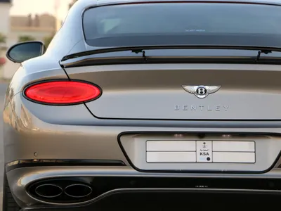 2023 بنتلي جي تي في 8 اس