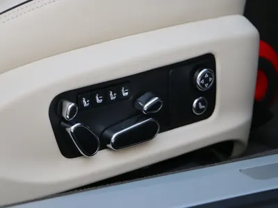 2023 بنتلي جي تي في 8 اس