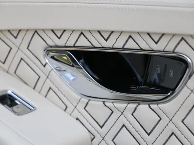 2023 بنتلي جي تي في 8 اس