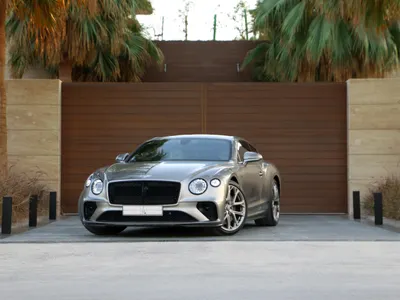 2023 بنتلي جي تي في 8 اس