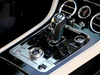 2023 بنتلي جي تي في 8 اس