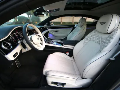 2023 بنتلي جي تي في 8 اس