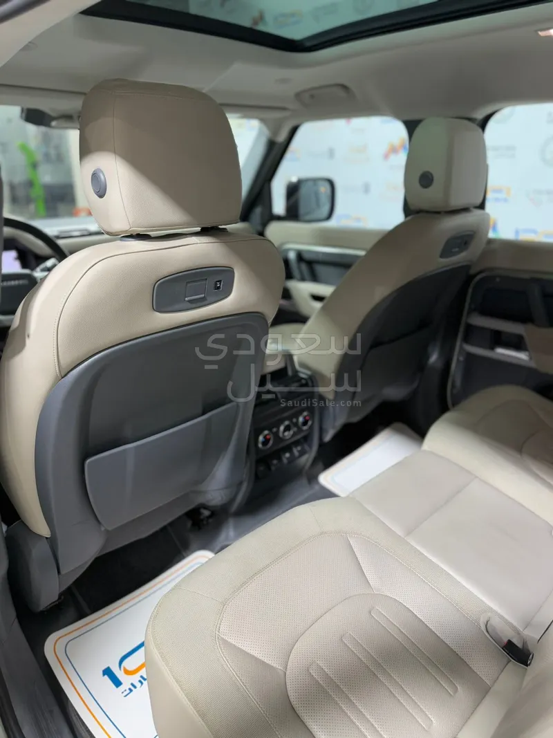 2020 لاند روفر ديفيندر اس اي