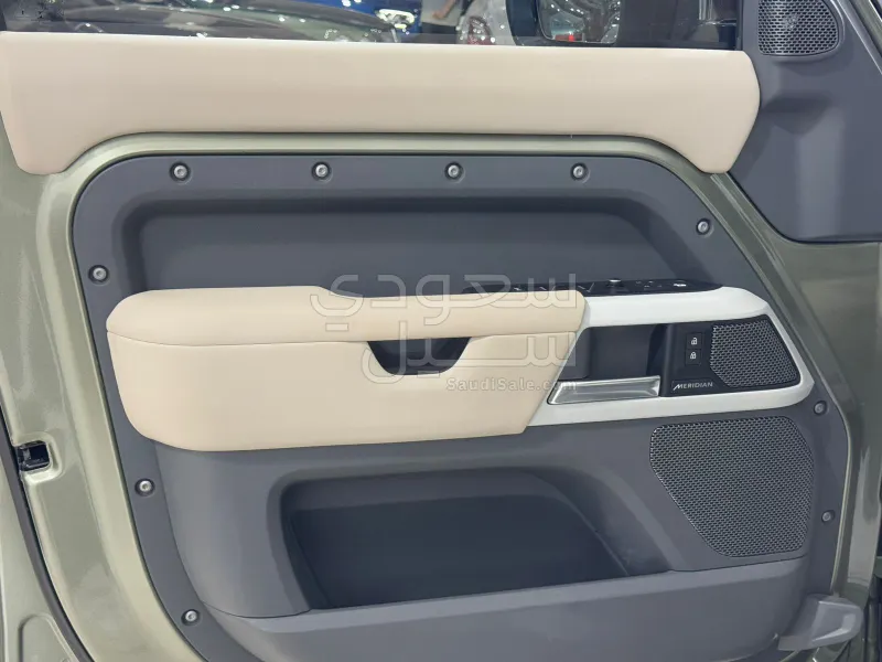 2020 لاند روفر ديفيندر اس اي