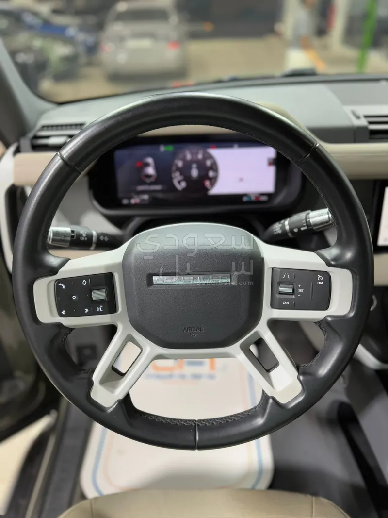 2020 لاند روفر ديفيندر اس اي