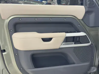 2020 لاند روفر ديفيندر اس اي