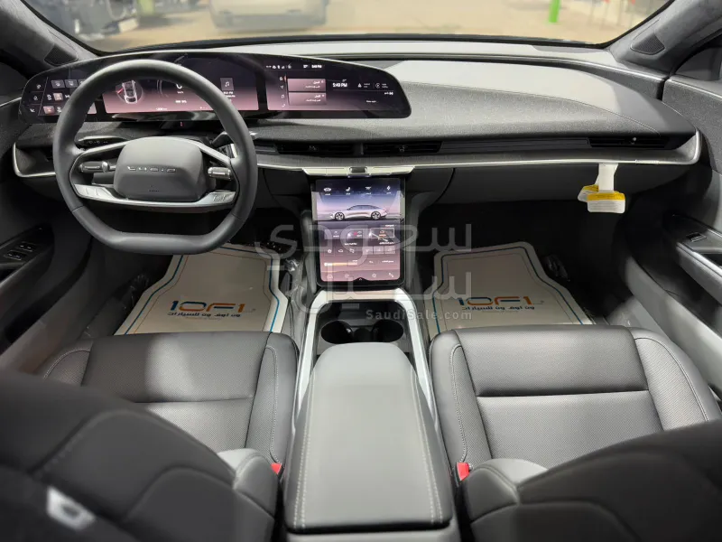 2024 لوسيد اير بيور