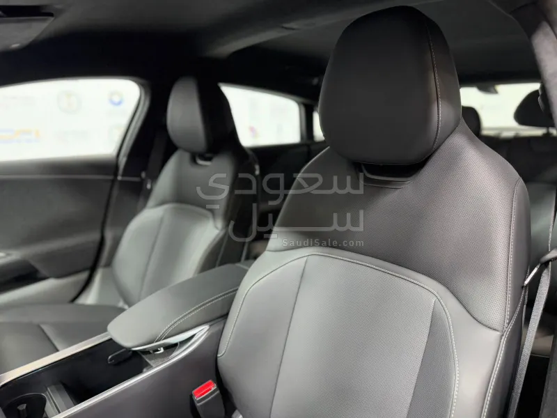 2024 لوسيد اير بيور