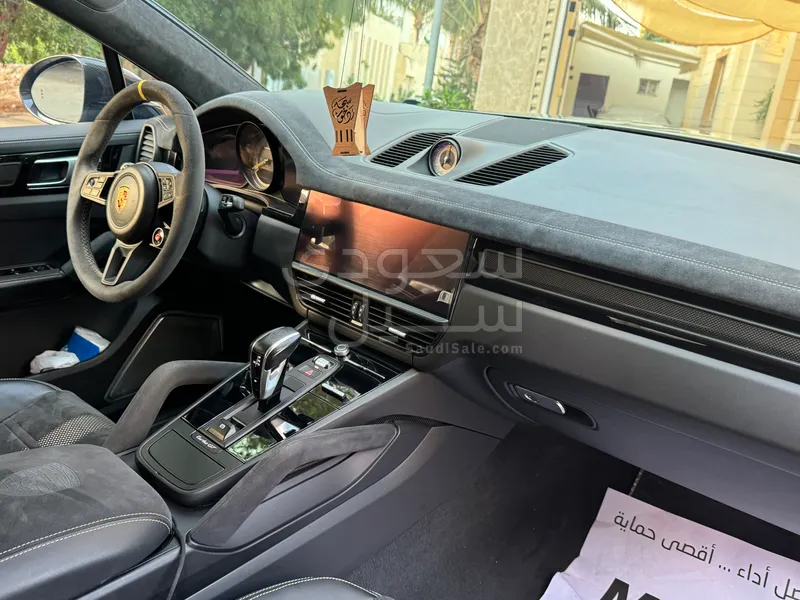 2023 Porsche Cayenne Turbo GT