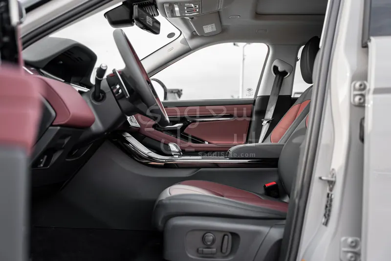 2025 لاند روفر رينج روفر ايفوك داينمك