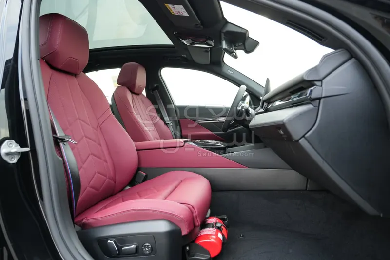 2026 بي ام دبليو الفئة الخامسة 530 إم كت