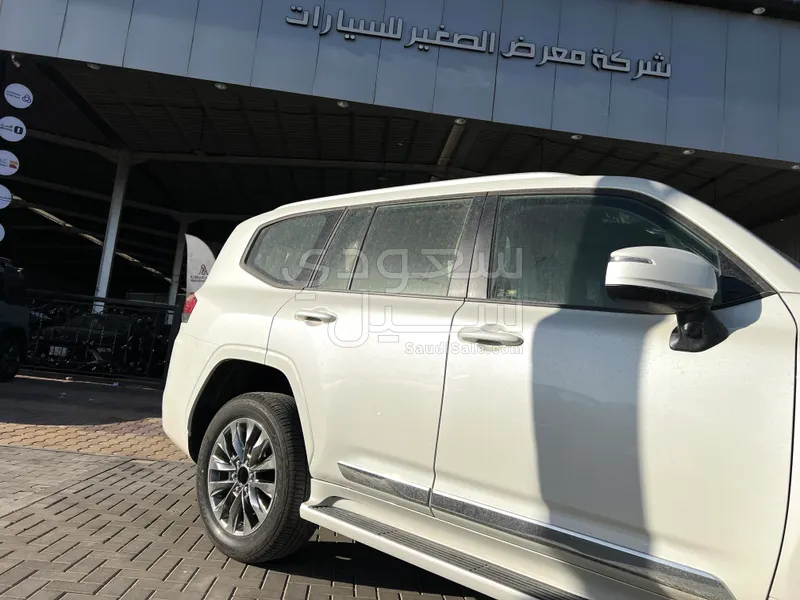 2025 تويوتا لاند كروزر جي اكس ار