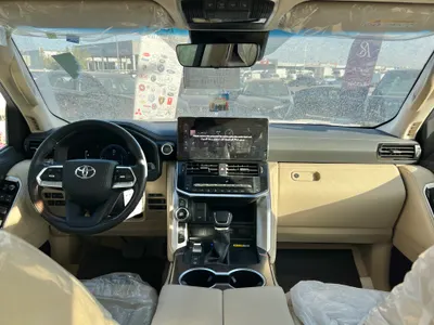 2025 تويوتا لاند كروزر جي اكس ار