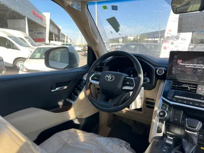 2025 تويوتا لاند كروزر جي اكس ار