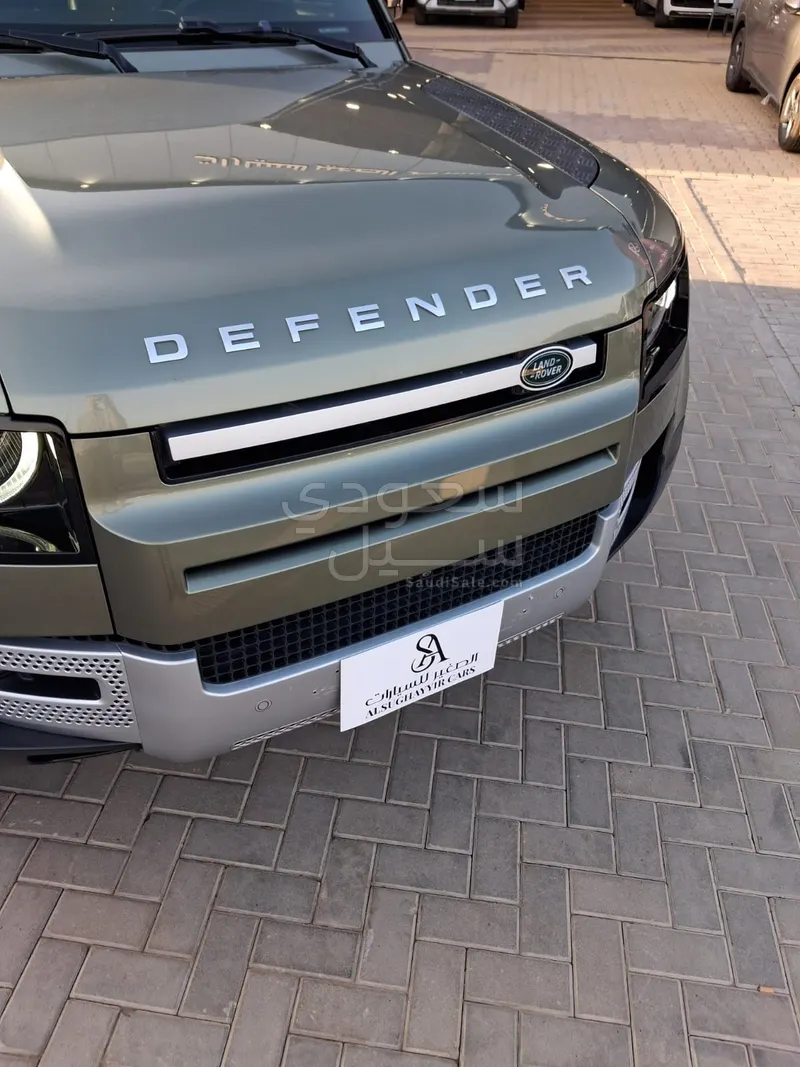 2022 لاند روفر ديفيندر 110
