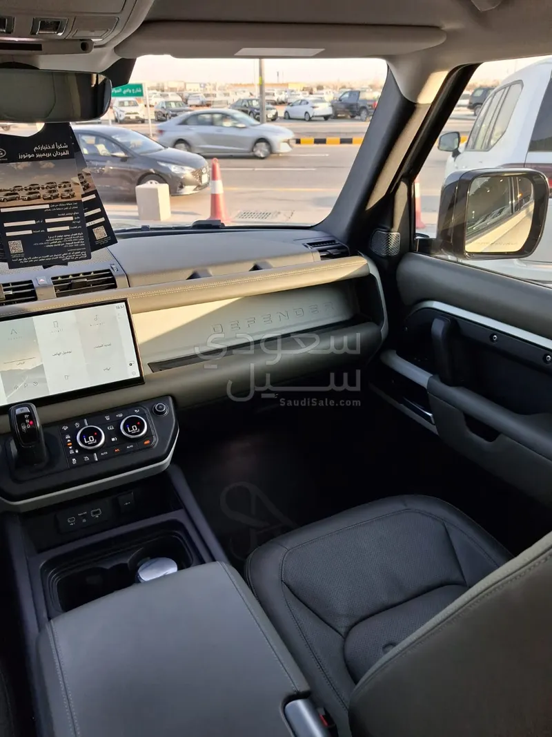 2022 لاند روفر ديفيندر 110