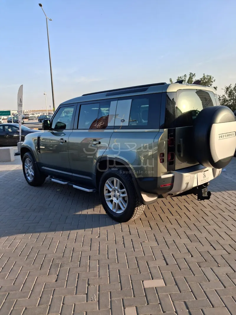 2022 لاند روفر ديفيندر 110