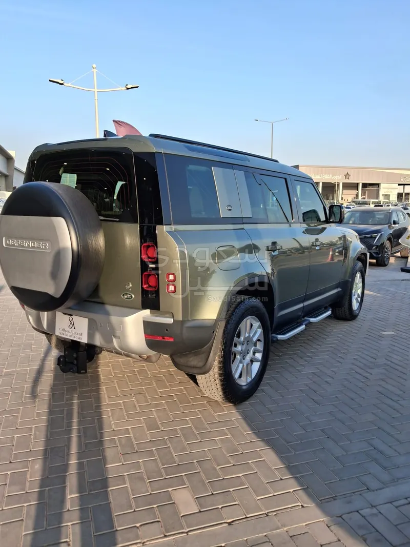 2022 لاند روفر ديفيندر 110