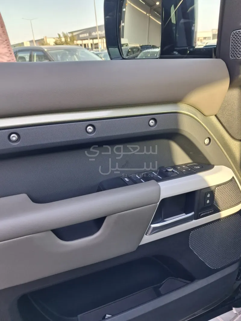 2022 لاند روفر ديفيندر 110