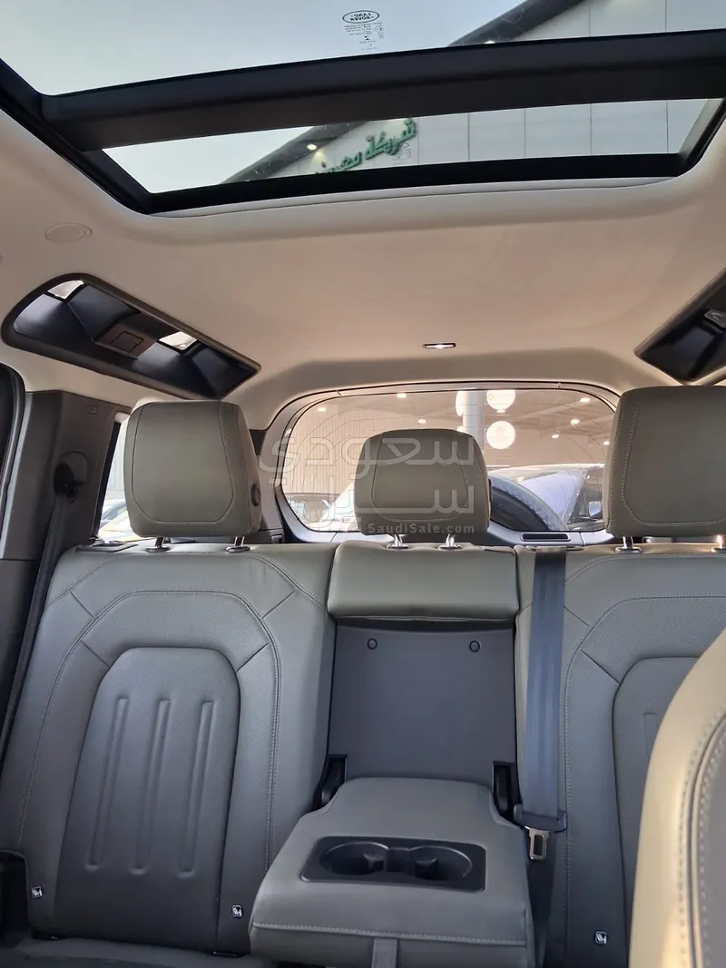 2022 لاند روفر ديفيندر 110