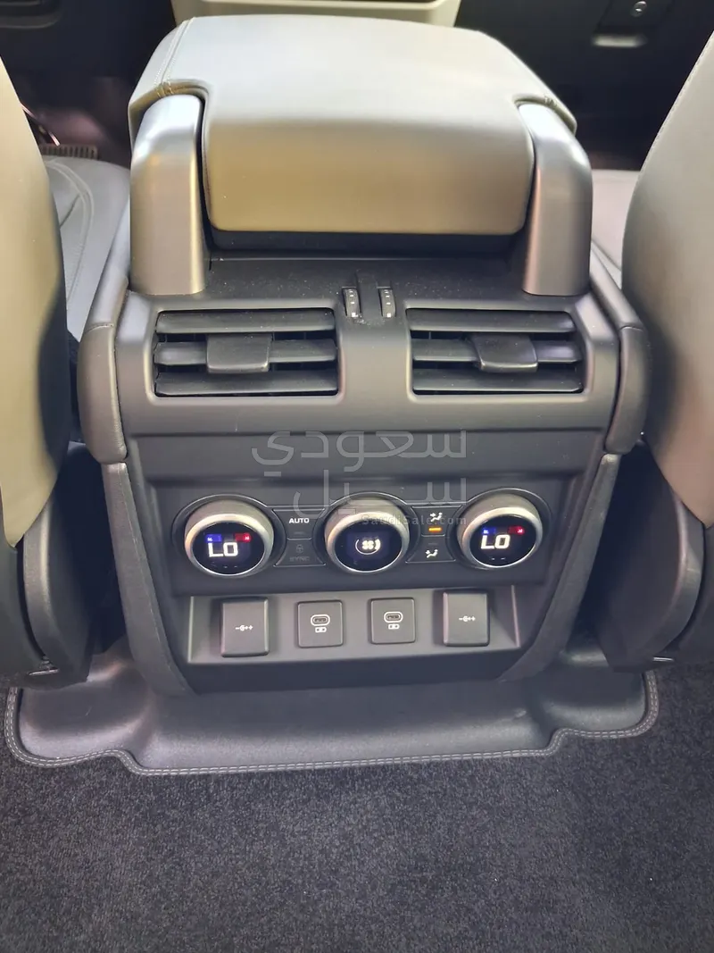 2022 لاند روفر ديفيندر 110