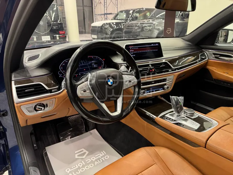 2021 بي ام دبليو الفئة السابعة 730 إل أي