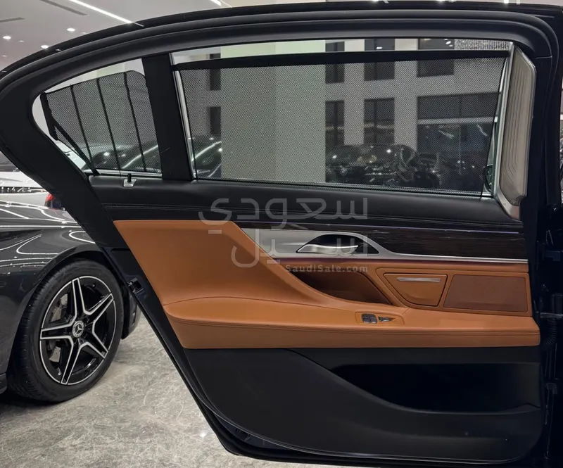 2021 بي ام دبليو الفئة السابعة 730 إل أي