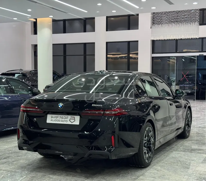 2026 بي ام دبليو الفئة الخامسة 520 أي إم كت