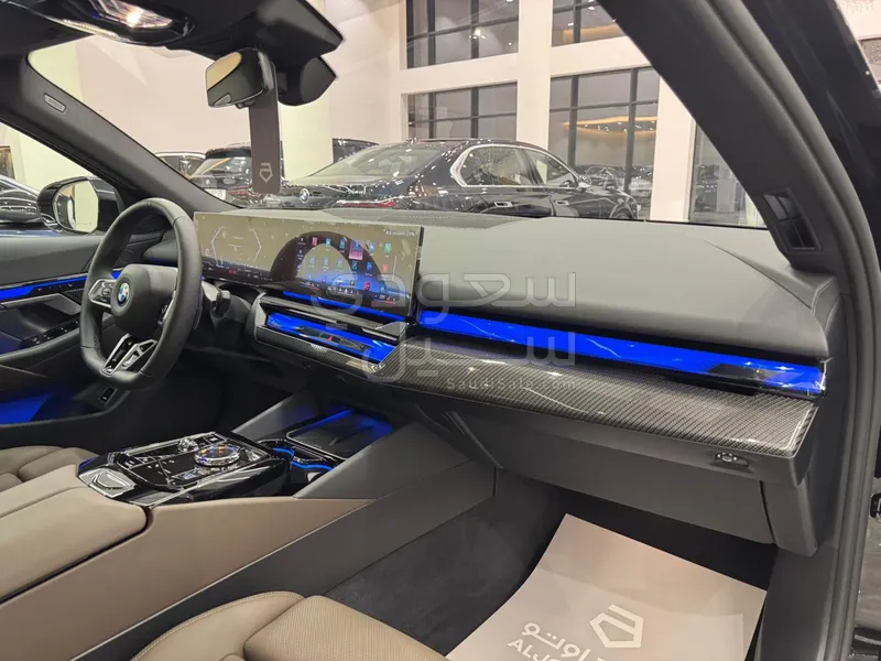 2026 بي ام دبليو الفئة الخامسة 520 أي إم كت