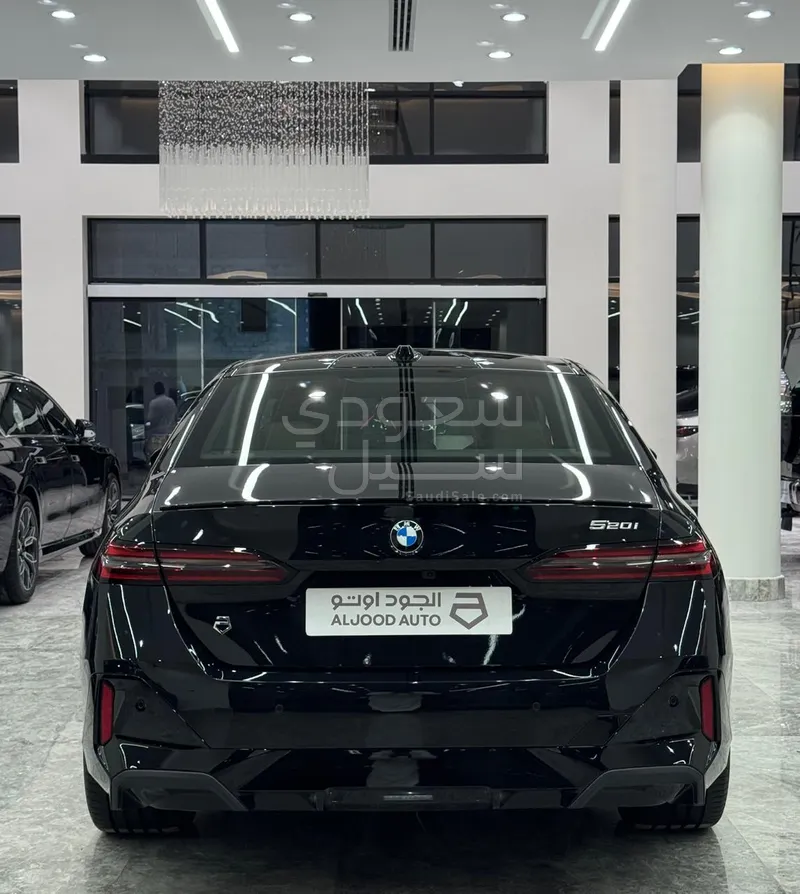 2026 بي ام دبليو الفئة الخامسة 520 أي إم كت